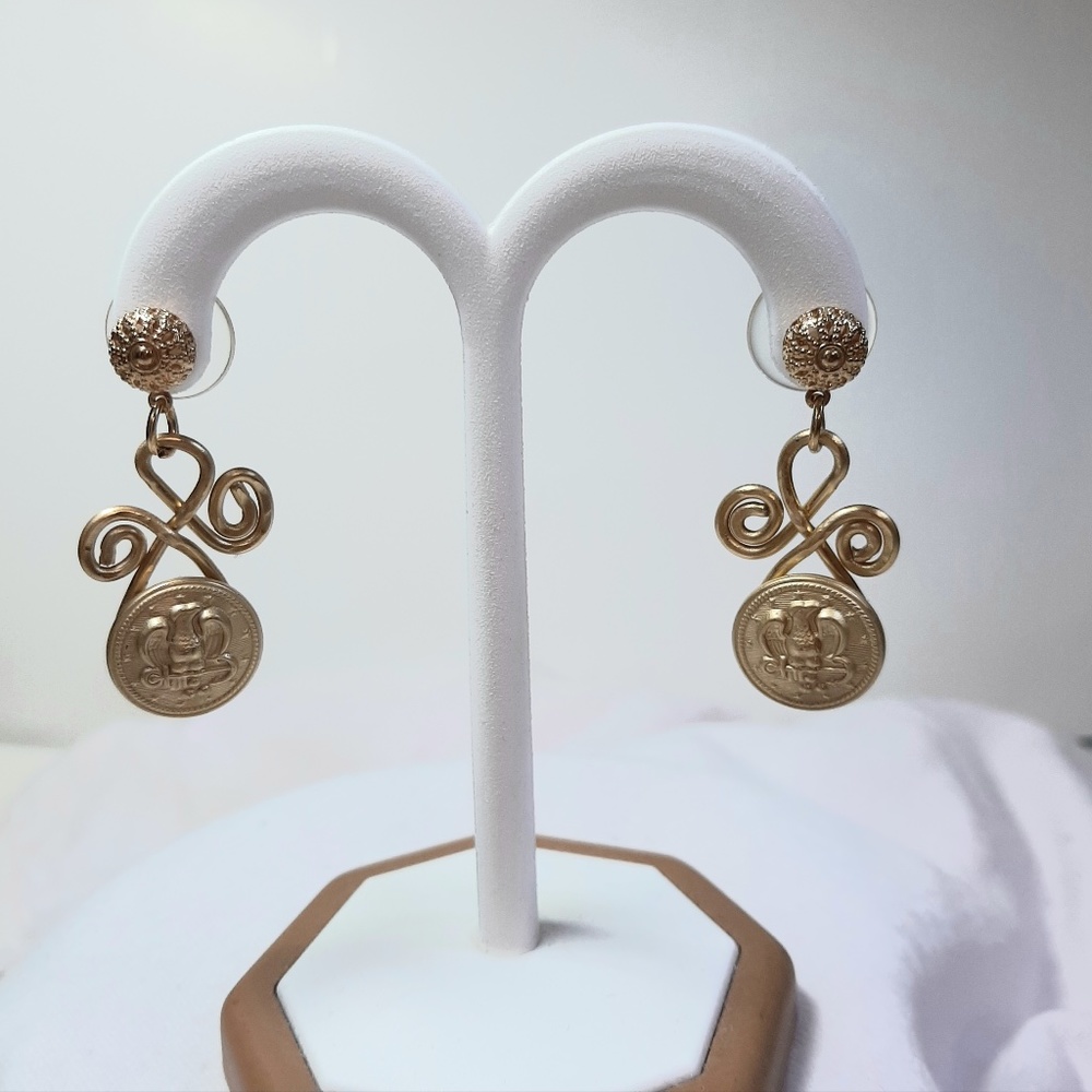 NWT Swirled Wire w/ ORNATE COAT OF ARMS EARRINGS